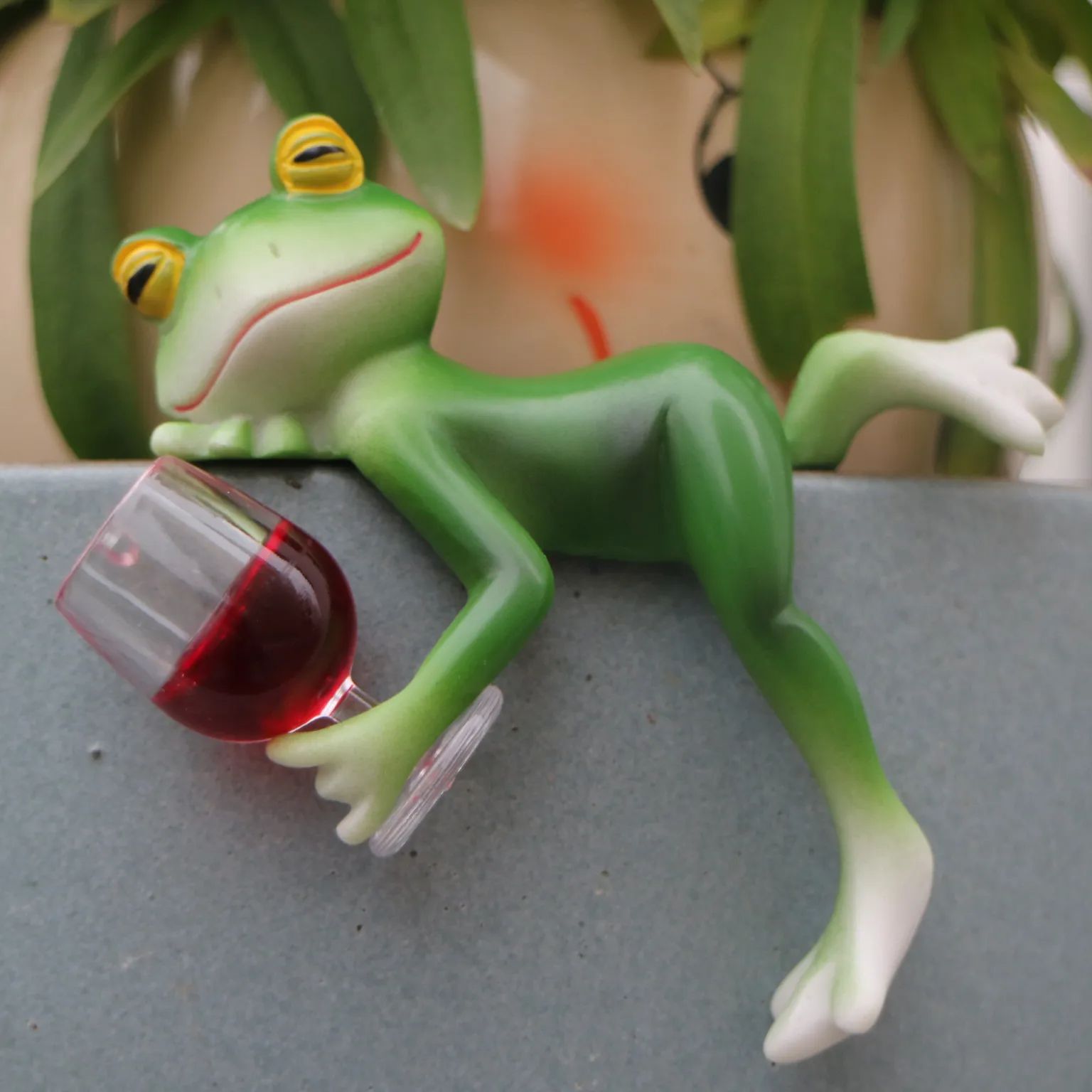 A delightful green frog and wi - Plant Aquarium Pot recension och pris